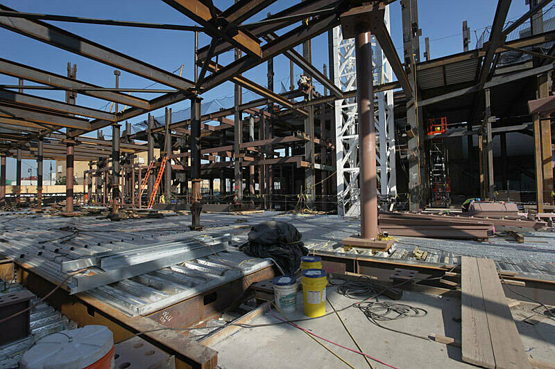 First floor with metal beams and ground.