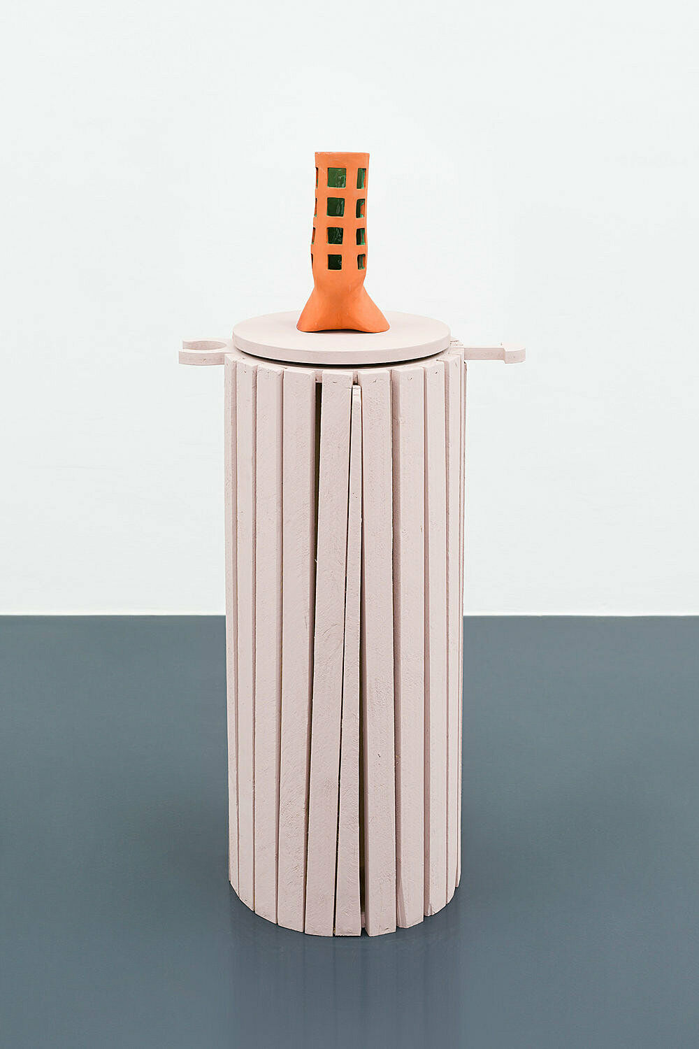 Sculpture on pink column.