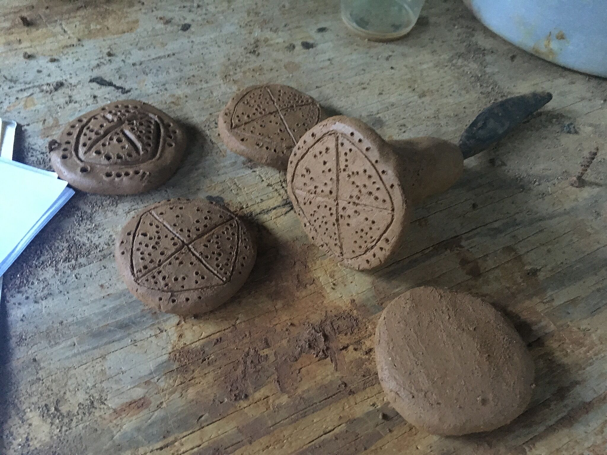 Photograph of pottery pieces.